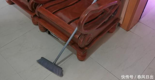 放错|3个地方不要放扫帚,不是迷信,放错了立马回家拿走