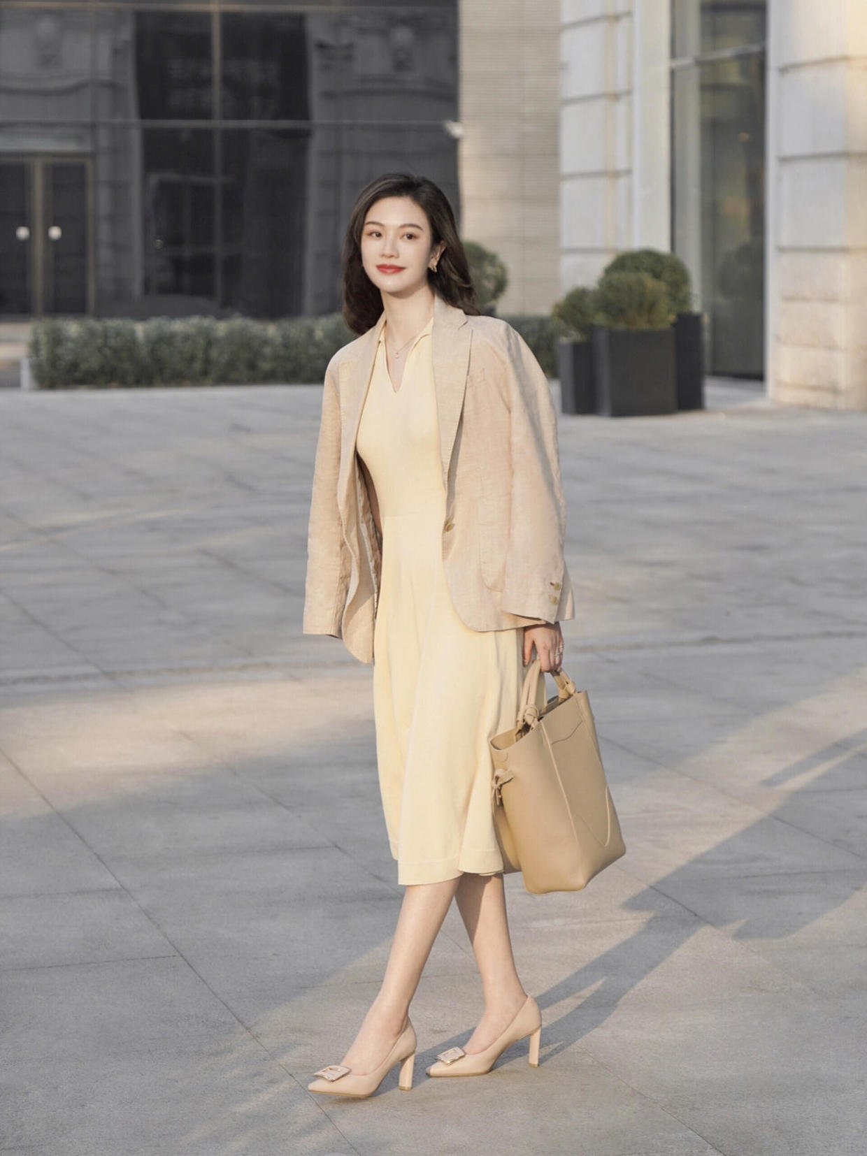 造型|冬日优雅感搭配的天花板,不能错过的针织连衣裙,大气感满分!