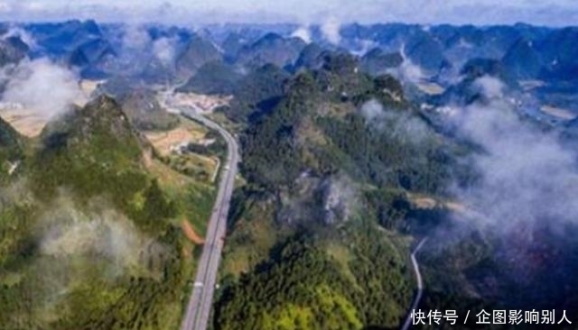 被外媒称为“天堂之路”的“最美公路”，我国合那高速公路当之无愧