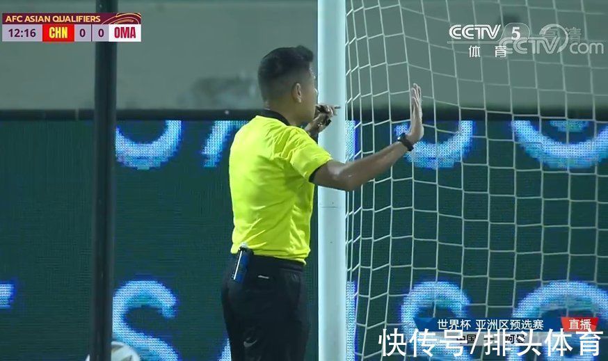 李铁|1-0!武磊张开双臂庆祝,阿兰洛国富簇拥,国足6人抱团振臂怒吼