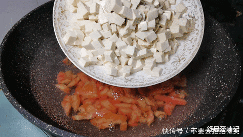 1块豆腐,2个鸡蛋,5分钟上桌的营养汤,少油少调料,超好喝