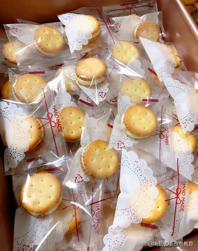 奶粉|自制零食牛轧饼干，仅仅是多了一层糖心，饼干美味瞬间提升