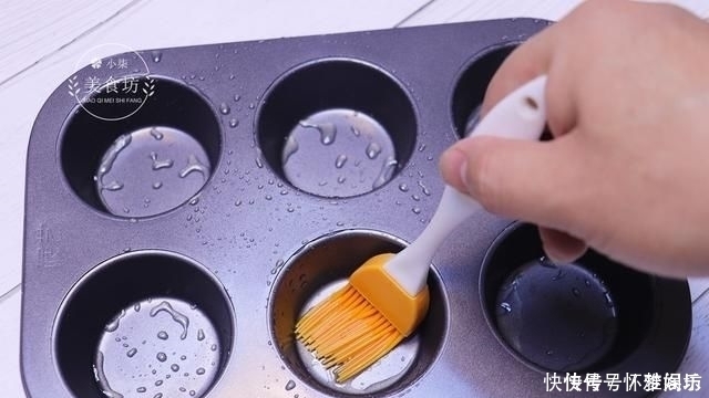 面粉里加4个鸡蛋,不发面,手不粘面,不放一滴水,孩子抢着吃