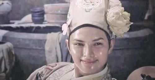 男人脸上出油多是什么原因？