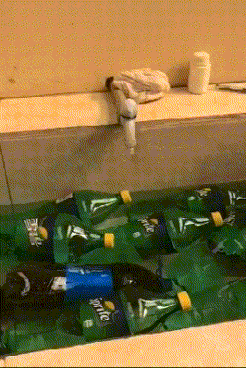 |搞笑GIF:第一次见女网友,之前她一直说是个胖子,今天一看,果然是