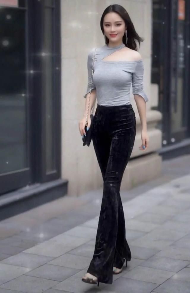 40岁女人少穿牛仔裤,“托腹裤”遮肉又显瘦,成功化解“小肚腩”