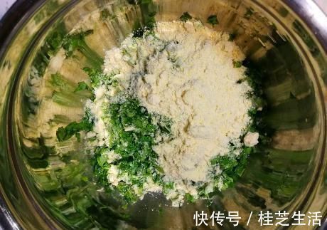 面团|这早餐，比馒头好吃，比馅饼简单，松软咸香健康，我家一周吃3次