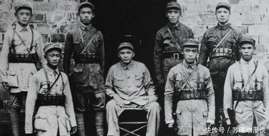 徐海东|美国人眼里最神秘的军事家:躺在担架上打鬼子,毛主席对他高度评价!