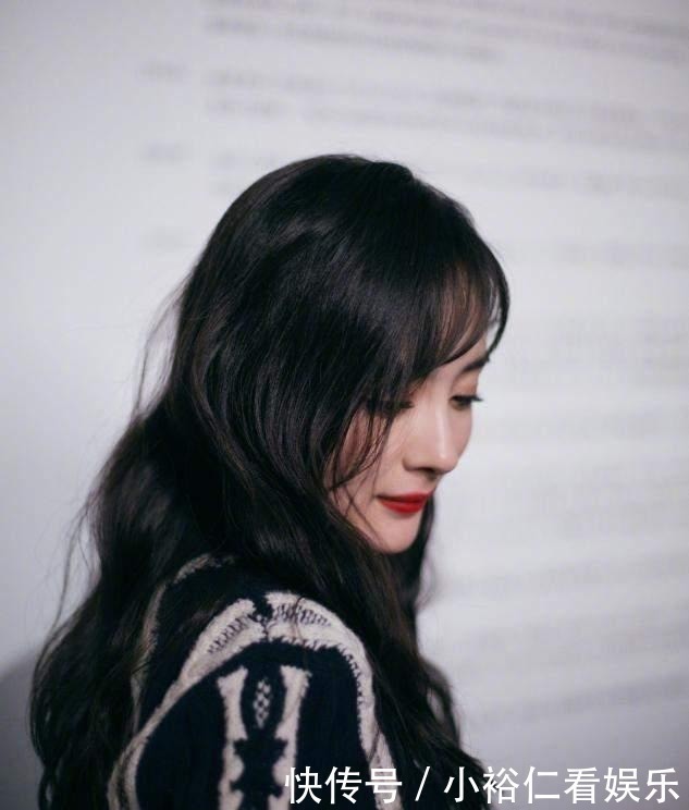 长卷发|丸子头已经不流行了,今年这5种“发型”是真火,简单大方显脸小