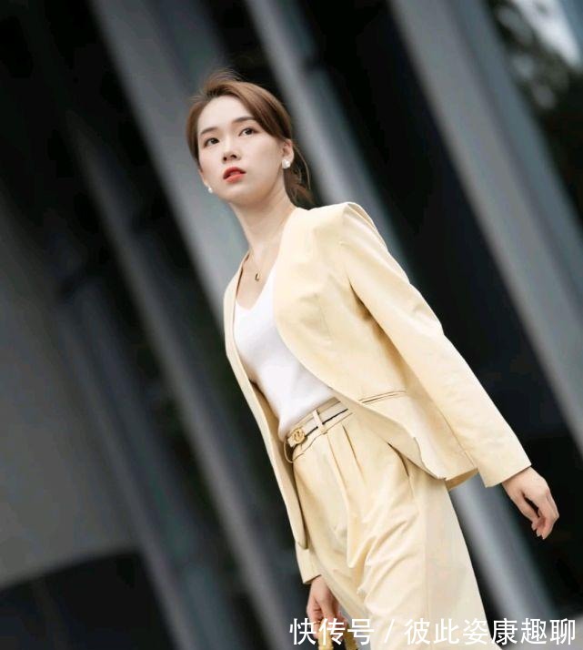 服装|简约又精致的职场穿搭,会让整个人更加精神,甚至可以美成焦点