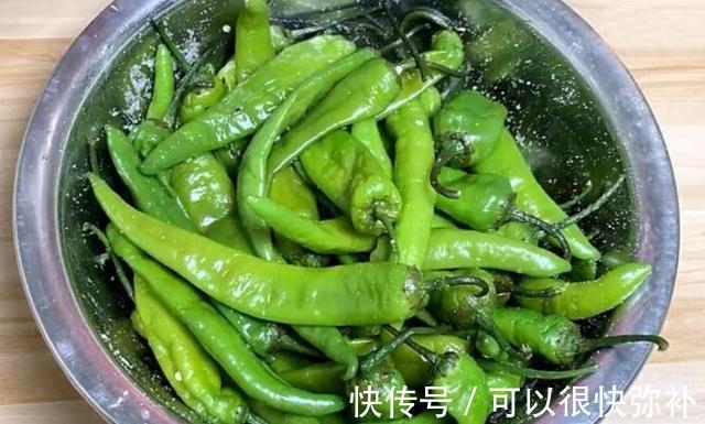 婆婆教我腌辣椒,不用水,不用油,酸辣爽口,2天就能吃