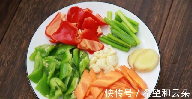 滋补|猪肝这样炒,又鲜又嫩,下饭又解馋,营养滋补,家人吃不够!