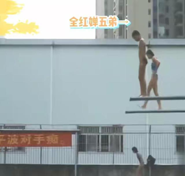 中国跳水队|全红婵10岁弟弟刻苦训练!腾空高度异于常人,跳水新王一统江湖?