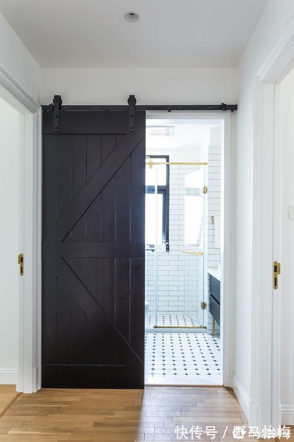 利用率|他120㎡家，一进门玄关就把我吸引，全屋空间极致利用，真的很巧妙