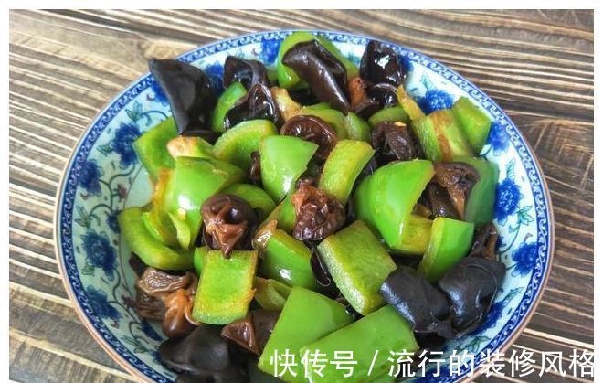 清脆|青椒炒木耳原来这么好吃！按照大厨的做法，清脆爽口真是香