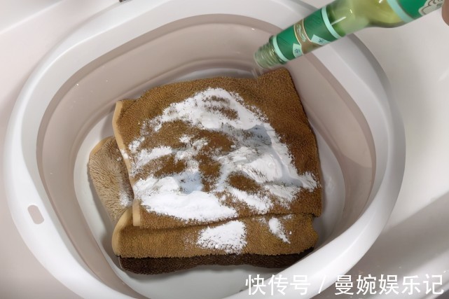 毛巾用久了油腻发黄有异味，教你一招，洗完柔软又干净，没异味！