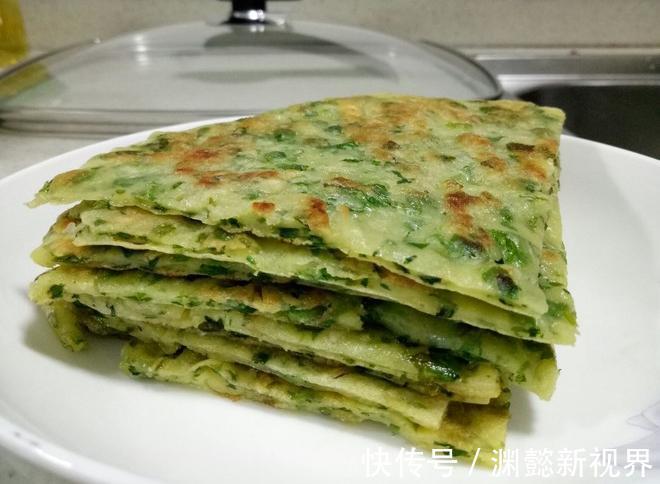 芹菜叶饼|芹菜叶都扔了那也太浪费了吧，这几种菜谱你试试！