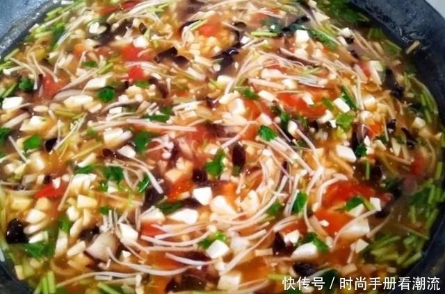 酸辣鲜香的胡辣汤，低脂、美味、健康，不吃辣的人也能喝