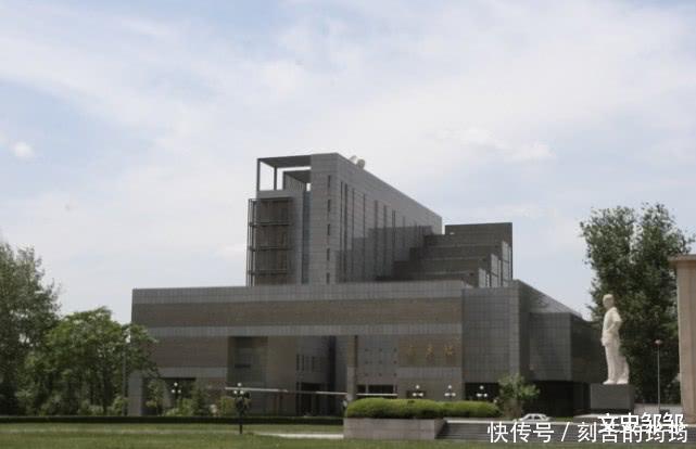 陈省身的数学人生开创几何新纪元,为中国数学教育打下坚实基础