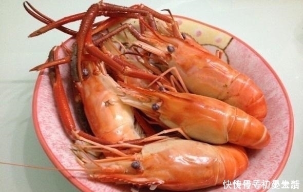 清蒸罗氏虾|清蒸“罗氏虾”,很多人用错了“水”难怪腥味重,肉质柴