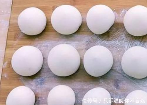 蒸馒头用酵母已经过时了,换成这种做法,馒头又香又白还筋道好吃