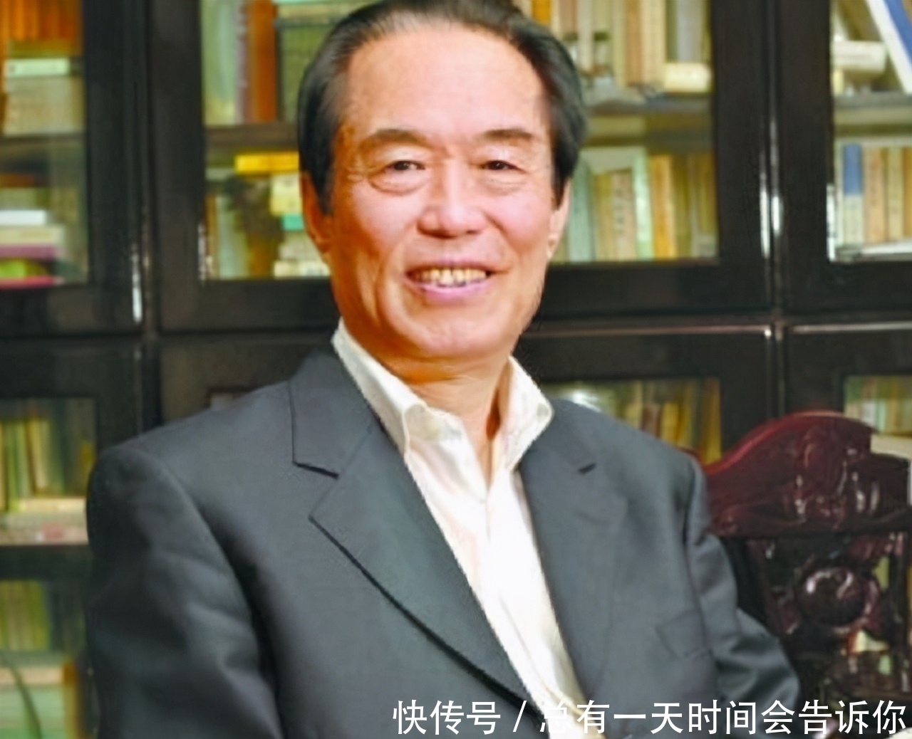 一炮而红|阎崇年凭《清十二帝疑案》一炮而红,为何最后遭讽"满清走狗"?