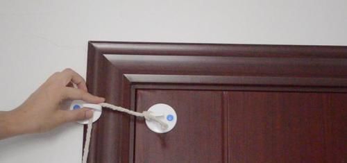 在门后挂一瓶矿泉水,作用真厉害,解决了全家人的困扰,赶紧试试