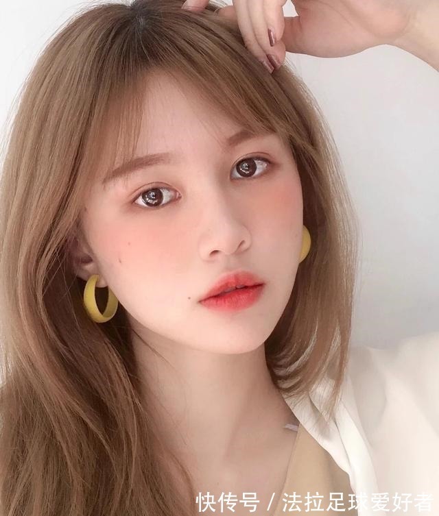 补水 脸上出现这4点“征兆”,说明你该好好护肤了,很多人都有!