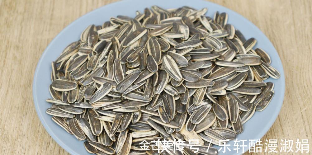 瓜子受潮不脆了怎么办只需学会这4招，瓜子和刚买一样酥脆鲜香