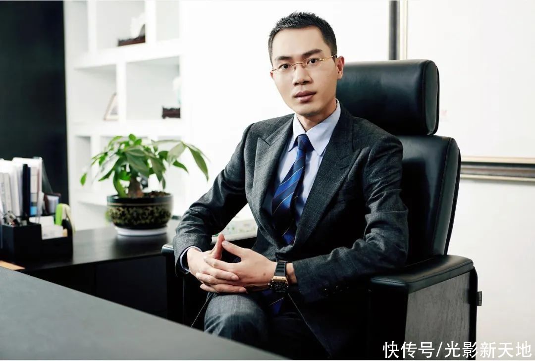 拍摄|鸿星尔克视频录制现场曝光，专业团队协助拍摄，进口电脑当提词器