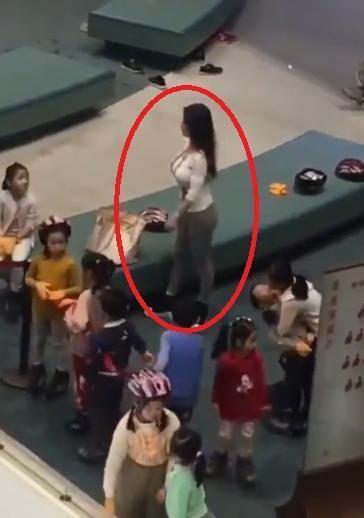 性情|宝爸性情转变,每天提前接孩子放学,网友:换了我旷工也要去