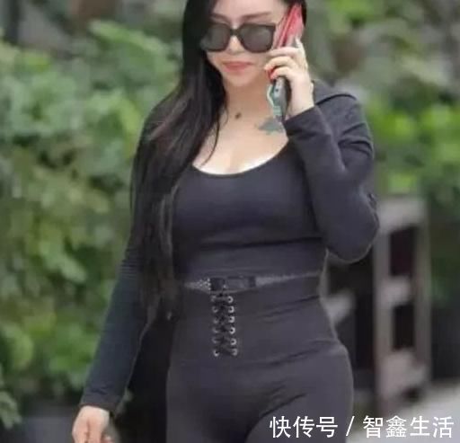 黑色|打底裤美女的魅力,曲线唯美,望尘莫及