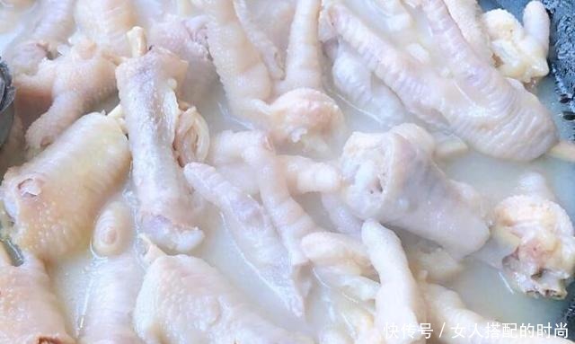 鸡爪|鸡爪最好吃的做法,入锅一煮软烂脱骨,汁多味美,比虎皮鸡爪好吃