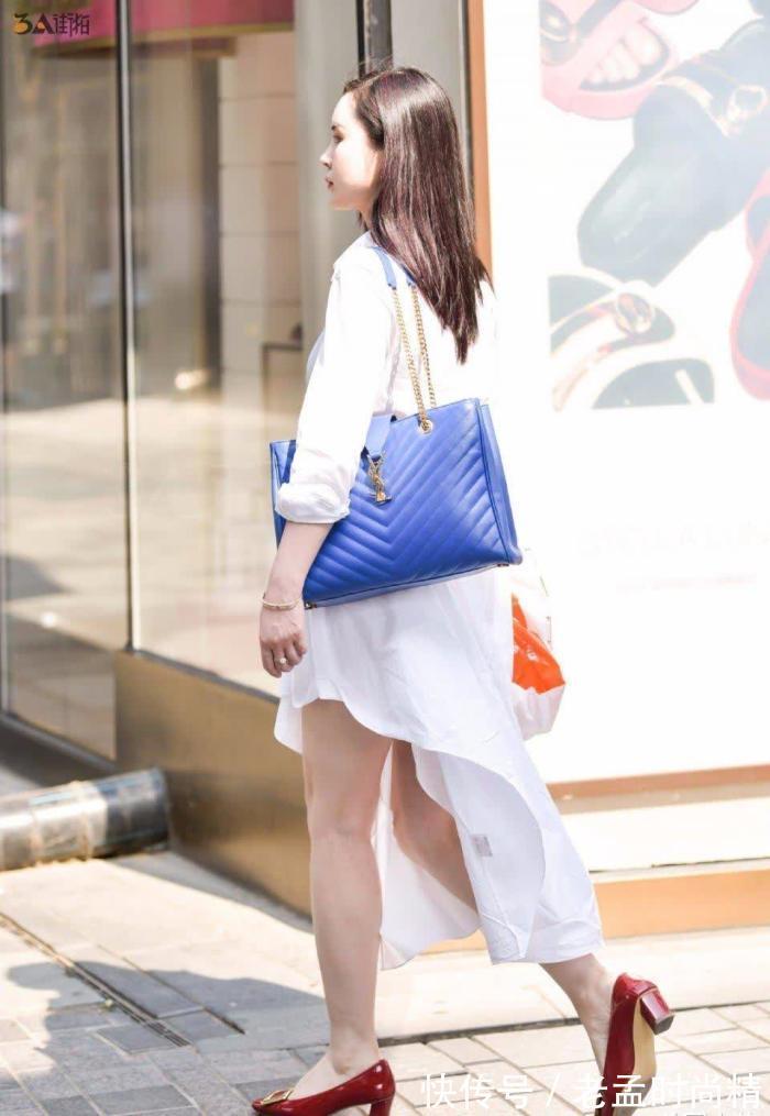 连衣裙 街拍:人手一件的白色连衣裙,为什么小姐姐穿得这么好看?