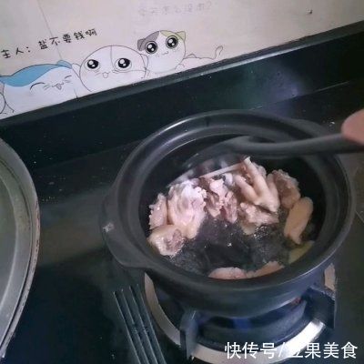 板栗闷鸡中午刚做完,晚上又想吃了