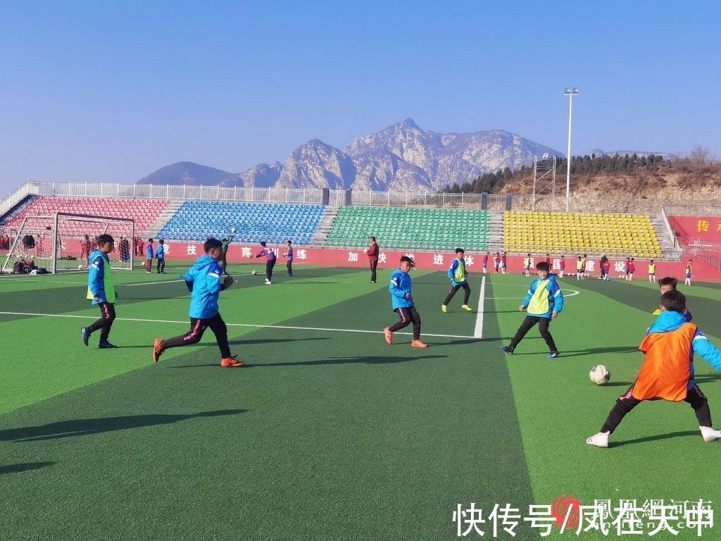 足球场|立长远 久久为功——鹅坡足球少年