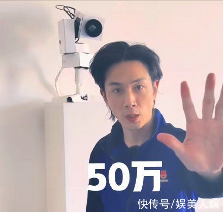 哥哥們消防直播唱紅歌，張智霖唱的聲情并茂，陳小春跟不上節奏