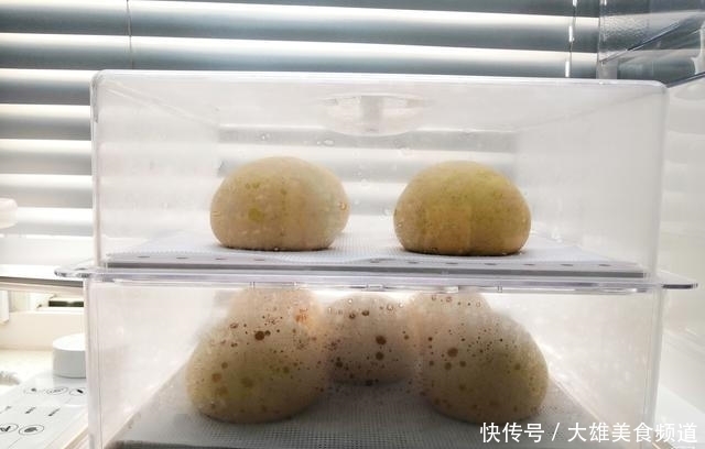 金灿灿的大馒头蓬松又暄软，自带甜味好吃又好看，照着做零失败