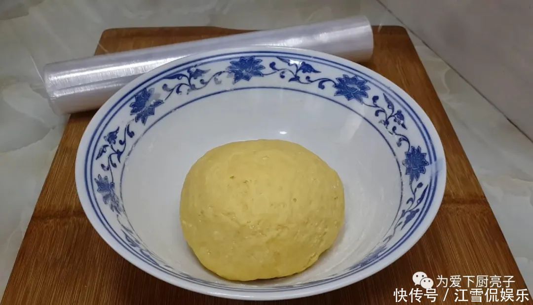 香甜|4个鸡蛋,1碗面,锅里炒一炒,又香又软又香甜,比沙琪玛还好吃!