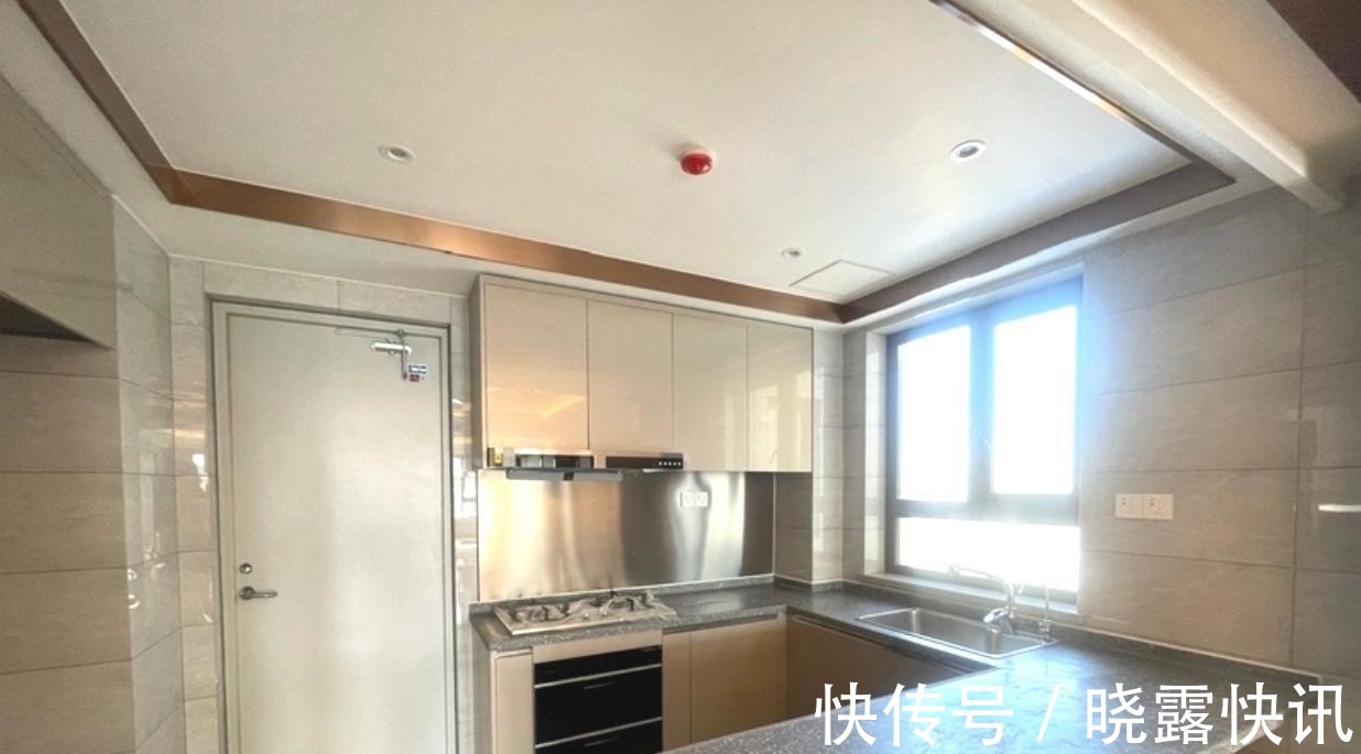 复合木地板|期待已久的精装房终于交钥匙了,简约清爽,买完家具就能拎包入住