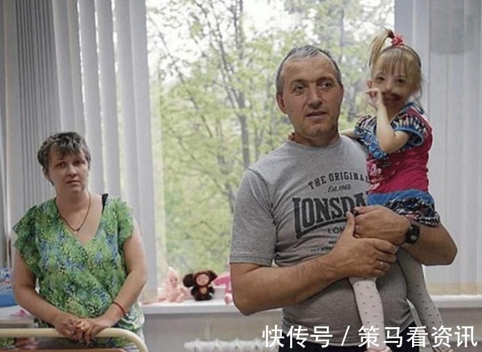 夫妻二人|三岁小女孩患“罕见怪病”,一出生就没有嘴巴,医生建议安乐死