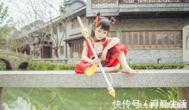 小男孩|7岁男孩cos哪吒神还原,妈妈都被折服还是给娃培养一门兴趣吧