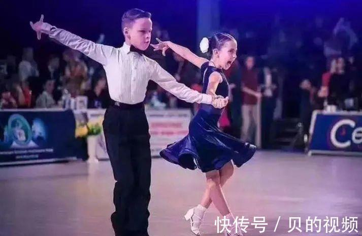舞蹈|孩子在广场跳拉丁,服装被指太“暴露”,宝妈:不会让女儿这么穿