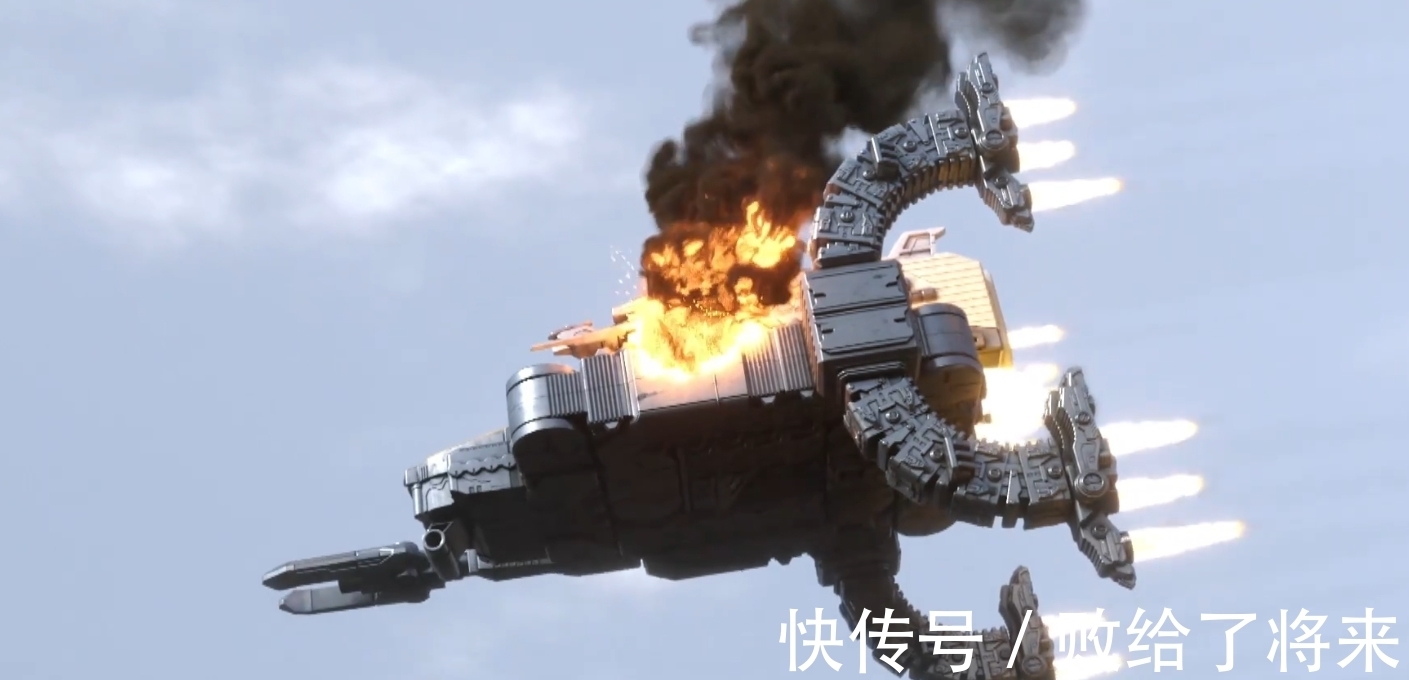 变身器|特利迦奥特曼第18集,圣彰人还是拿起了变身器,但变身失败