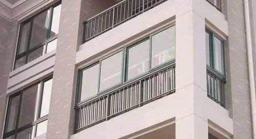 阳台|阳台封了,原来的护栏有必要拆吗?看了朋友的做法,有答案了