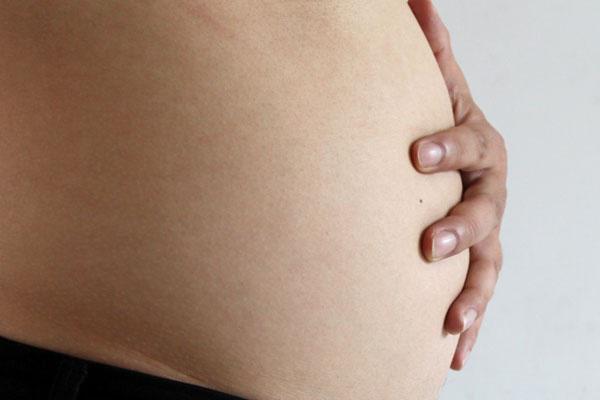 肚脐上|男性睡前用风油精滴肚脐,坚持一月,三个好处会悄悄收入囊中