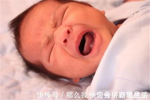 小婴儿|为什么婴儿出生时是“哭”不是“笑”?哭声的正确解读,你了解吗