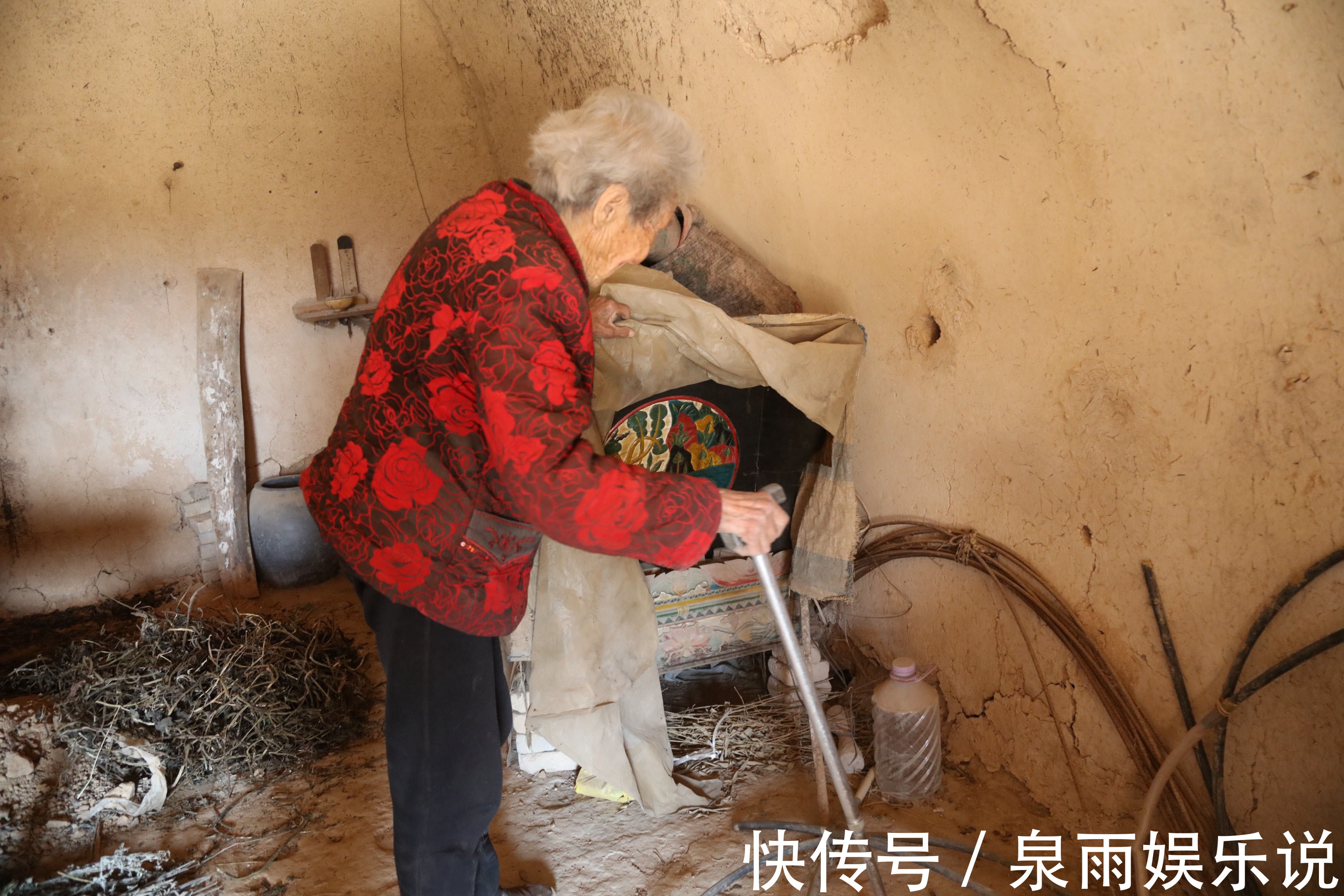 门帘|109岁老人无儿无女独居窑洞，还能穿针引线，20年离不开一样东西