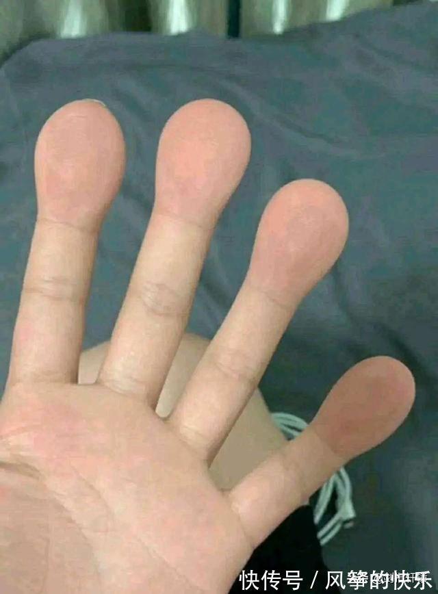 |搞笑段子:公司发的职业装穿着太紧了,我该怎么跟领导说啊?