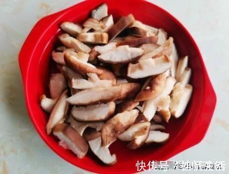 香菇|夏天，我家每周必做一次的菜，简单一蒸就上桌，鲜香清爽又营养